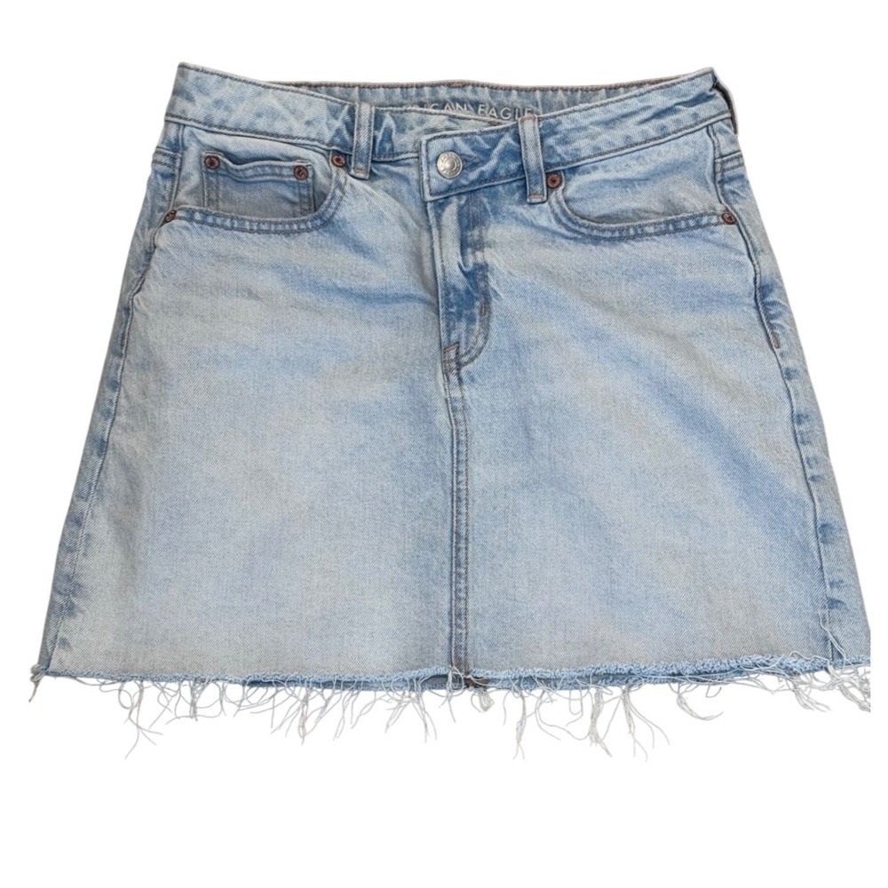 American Eagle Light Wash Denim Mini Skirt Raw Hem Blue Size 6